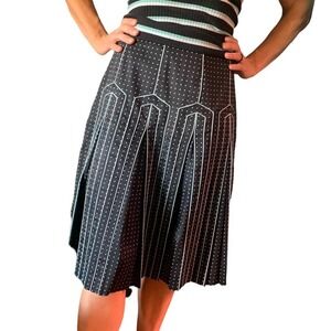 Vtg Carlisle A-Line Pleated Knee Length Skirt 
Women's Size 6 Heavy Quality